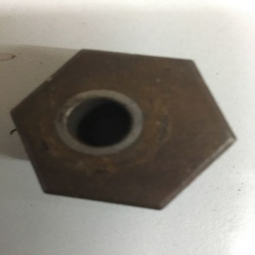 Pivot bracket R