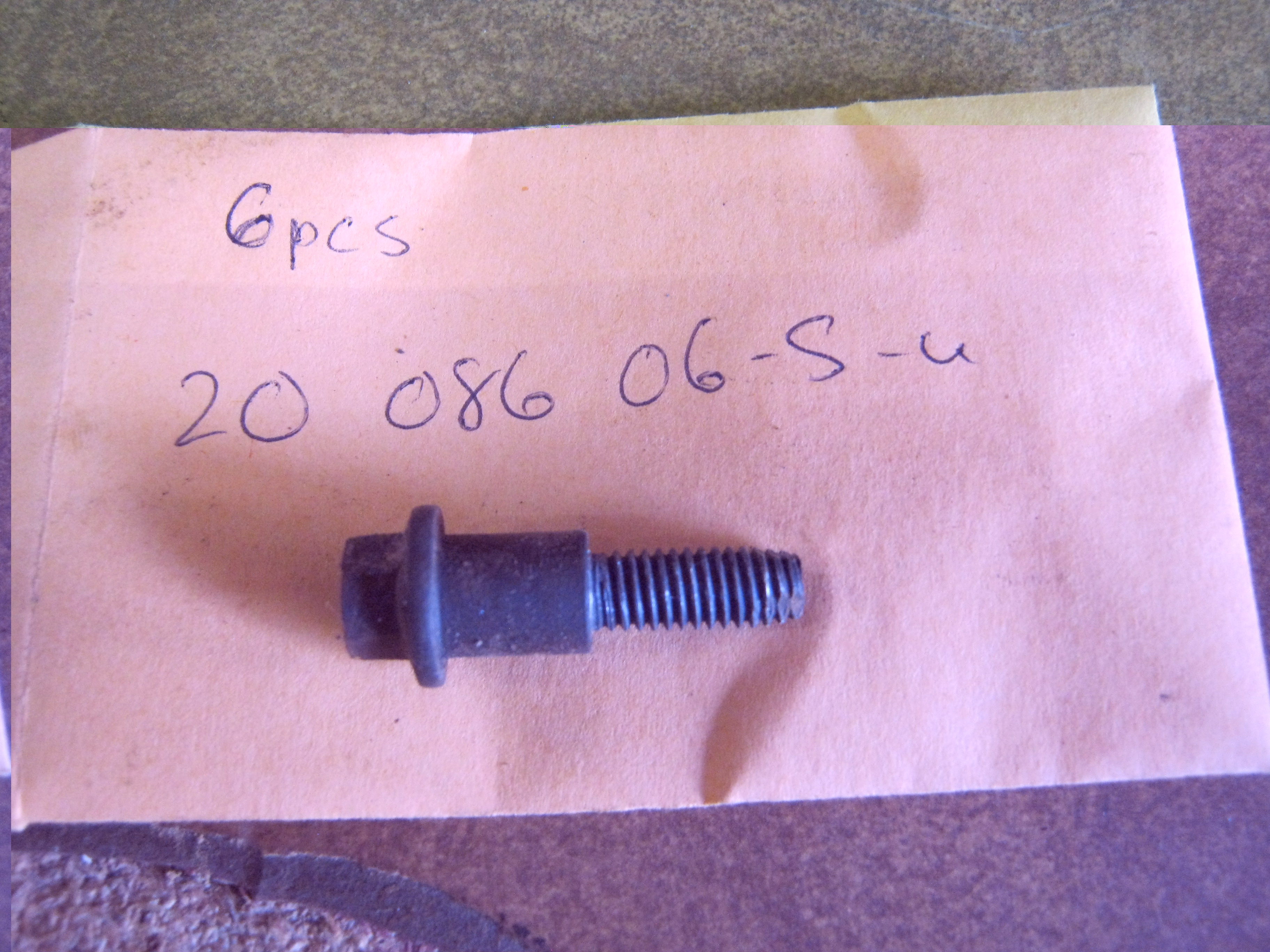 SCREW-SHOULDER
