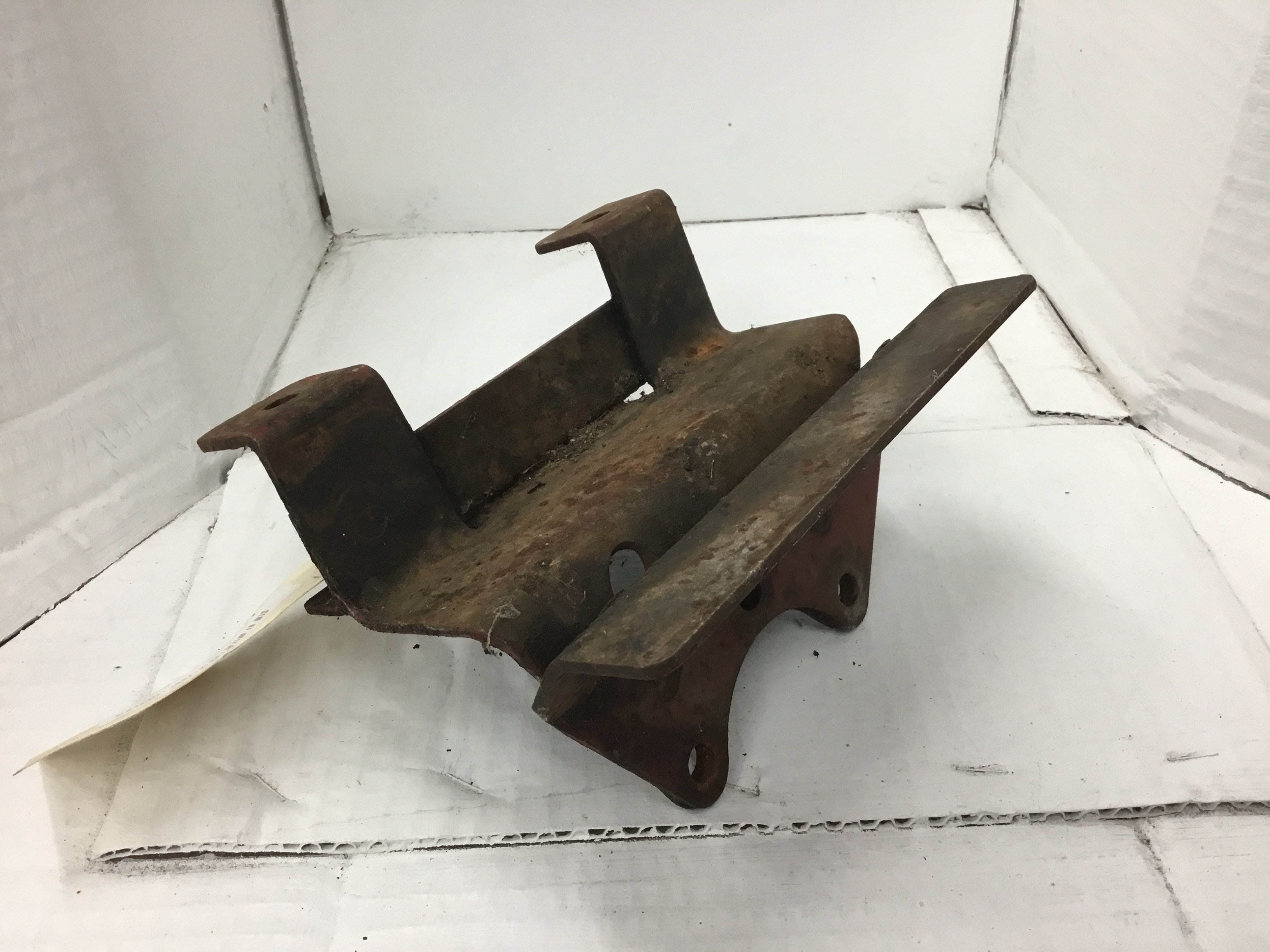 Fuel tank bracket H60
