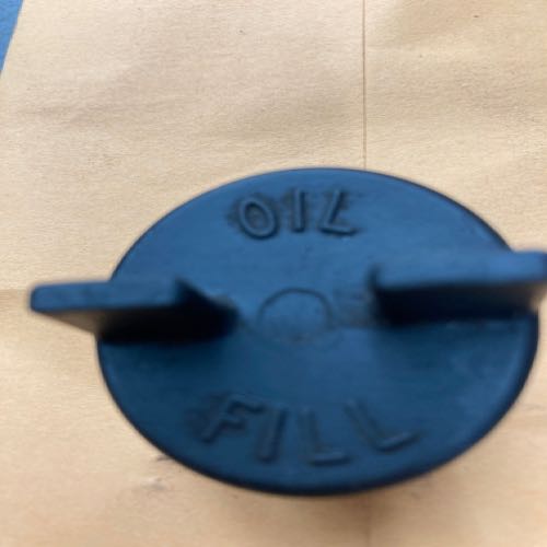 Oil filler cap for KT and M series engines