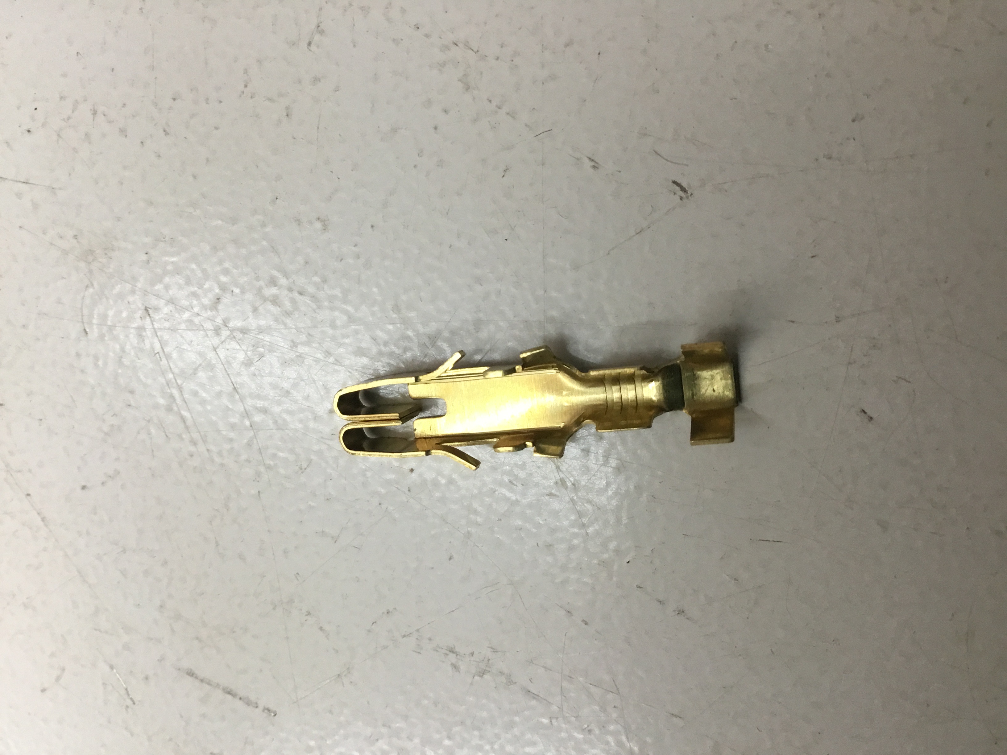 Single terminal for 4 way fuse block